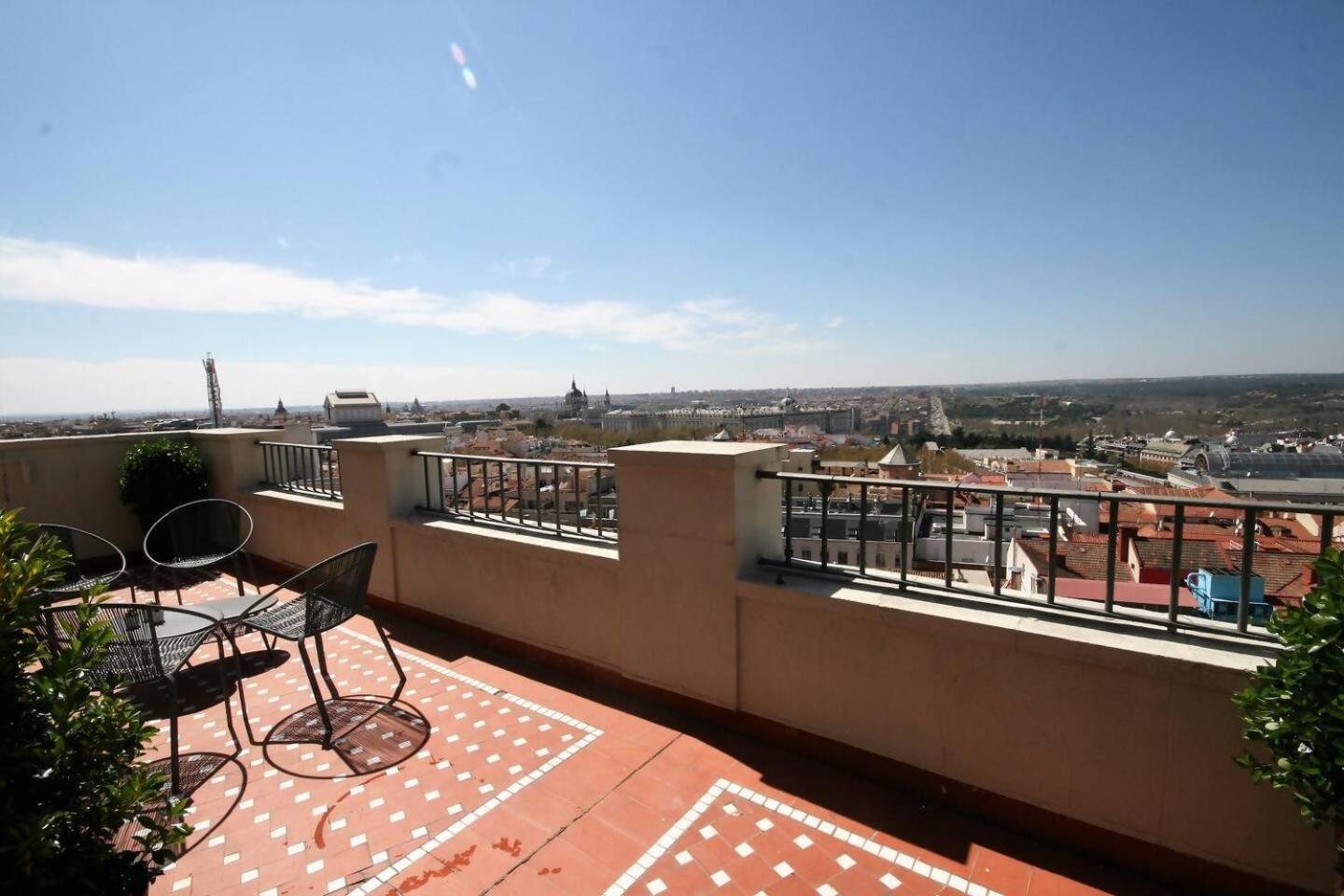 Atico En La Gran Via Con Terraza Al Palacio Real Madri Exterior foto